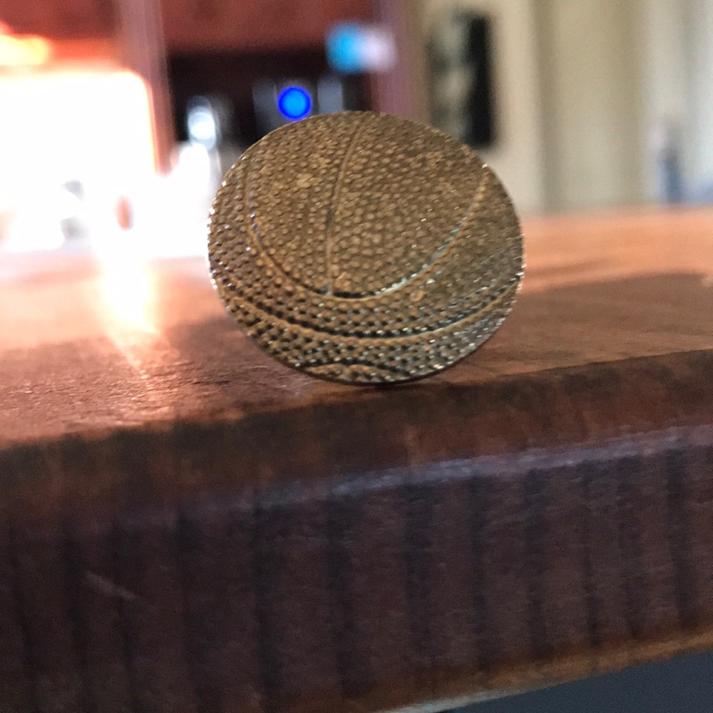 🏀 basketball pin - Picture 10 of 10
